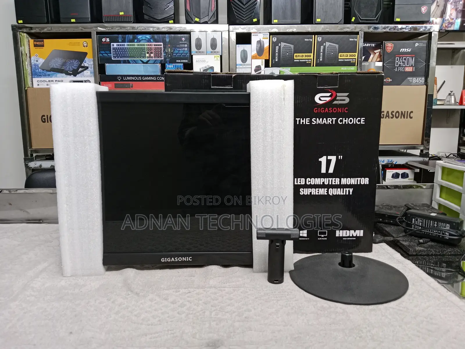 Gigasonic RDA-1705M – 17" HD+ Square LED HDMI Monitor with Box