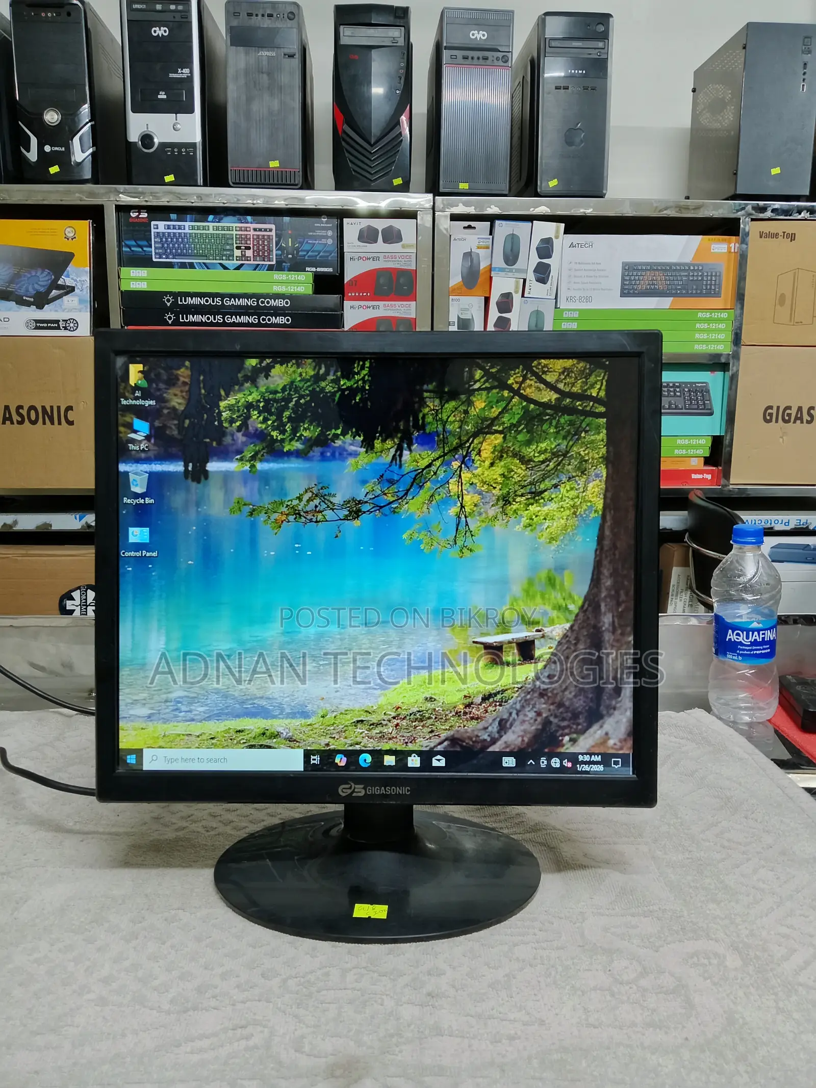Gigasonic RDA-1705M – 17" HD+ Square LED HDMI Monitor with Box