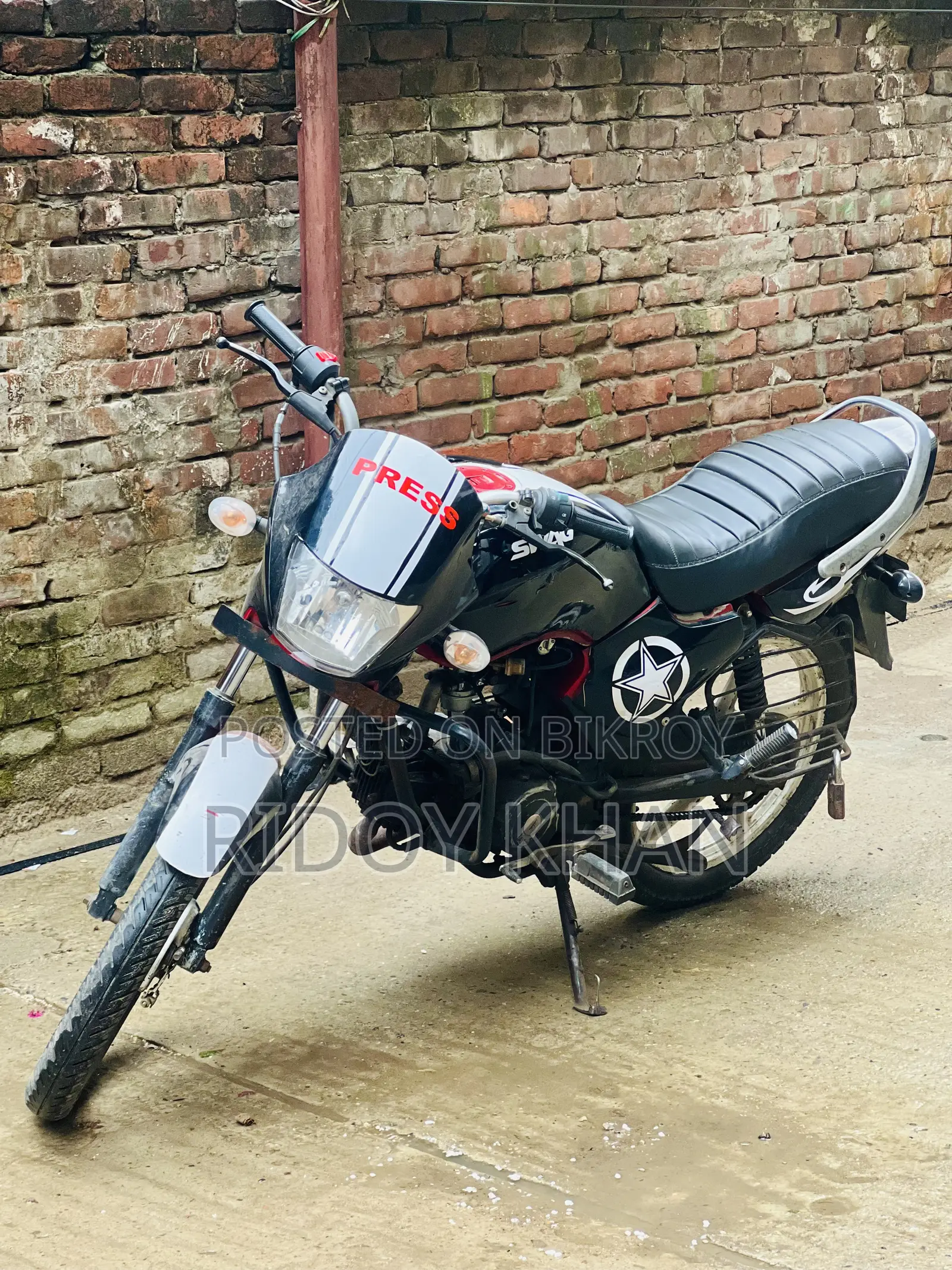 Walton Cruize 2011 Black