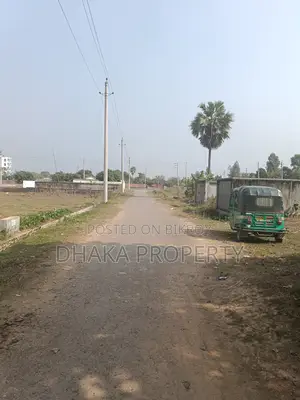সেক্টর-২৪ এ পার্কের উত্তর দিকে ৩ কাঠার ফ্রন্ট ওপেন প্লট