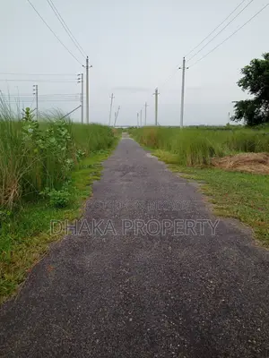30ft Rd 3 Katha Park West At Sector-17/A