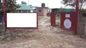ফার্ম করার স্থাপনাসহ জমি ভাড়া