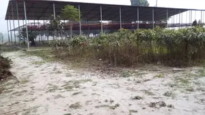 ফার্ম করার স্থাপনাসহ জমি ভাড়া