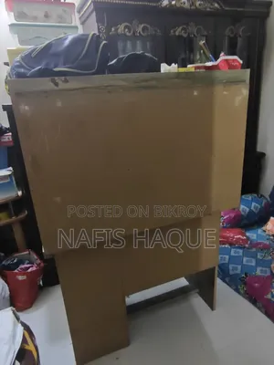 পড়ার টেবিল