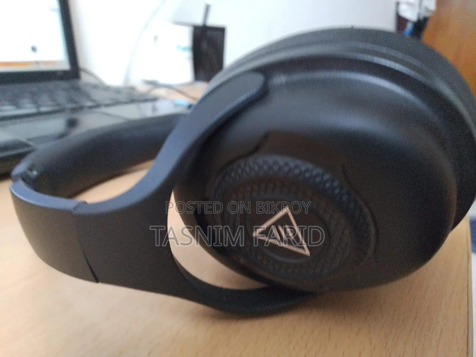 Headphone | Warranty Available | Good Condition (Used)