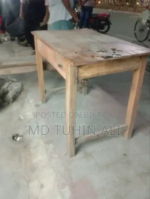 চেয়ার টেবিল কফি মেশিন ফ্রিজ