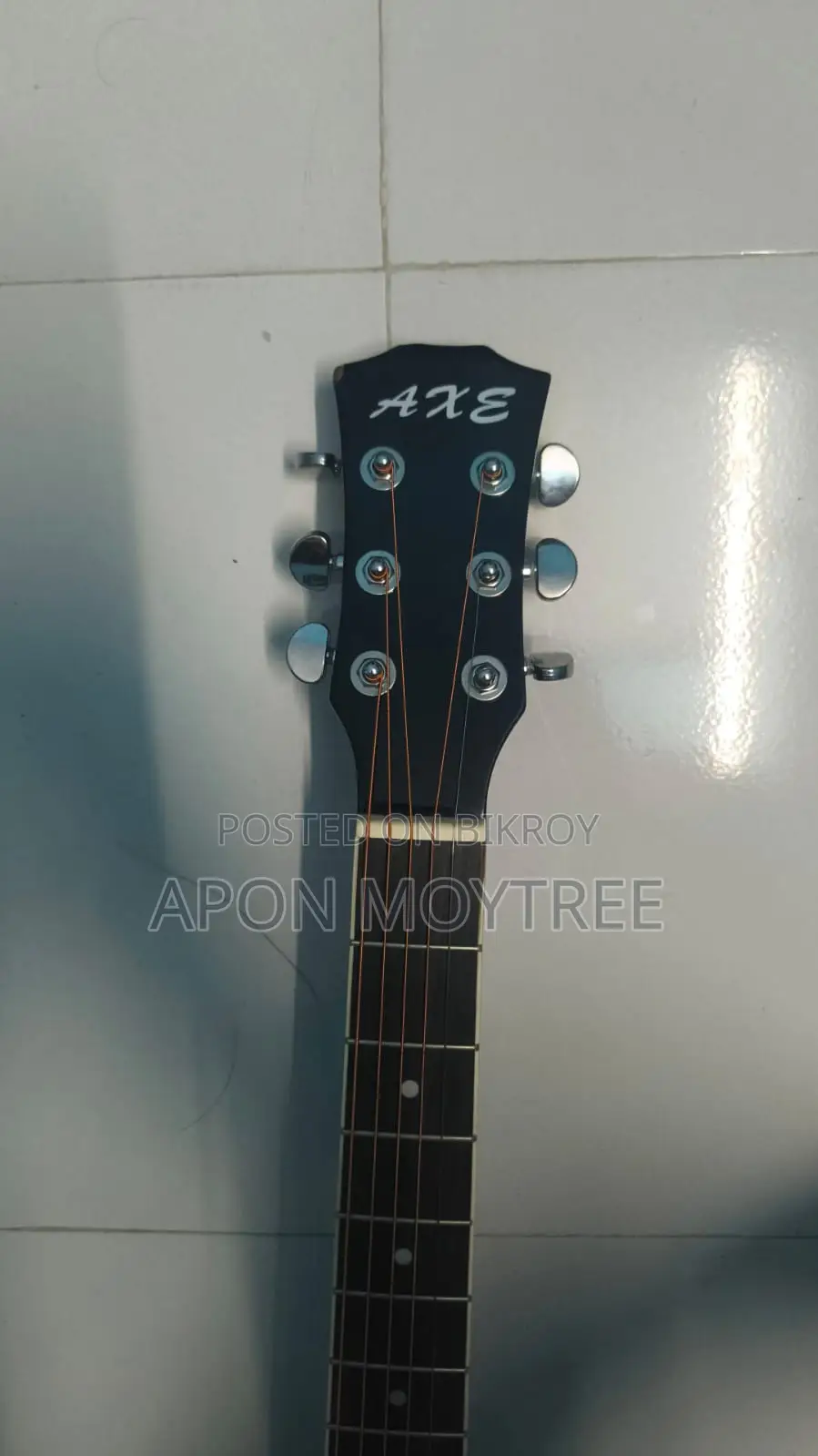 Axe Guiter