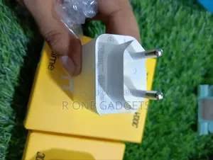রিয়েলমি ৩৩ ওয়াট সুপারভুক চার্জার