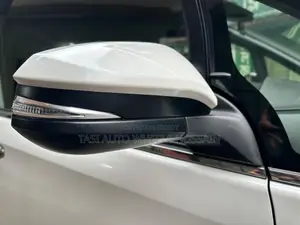 Toyota Esquire 2.0 AWD (8 Seater) 2020 Pearl