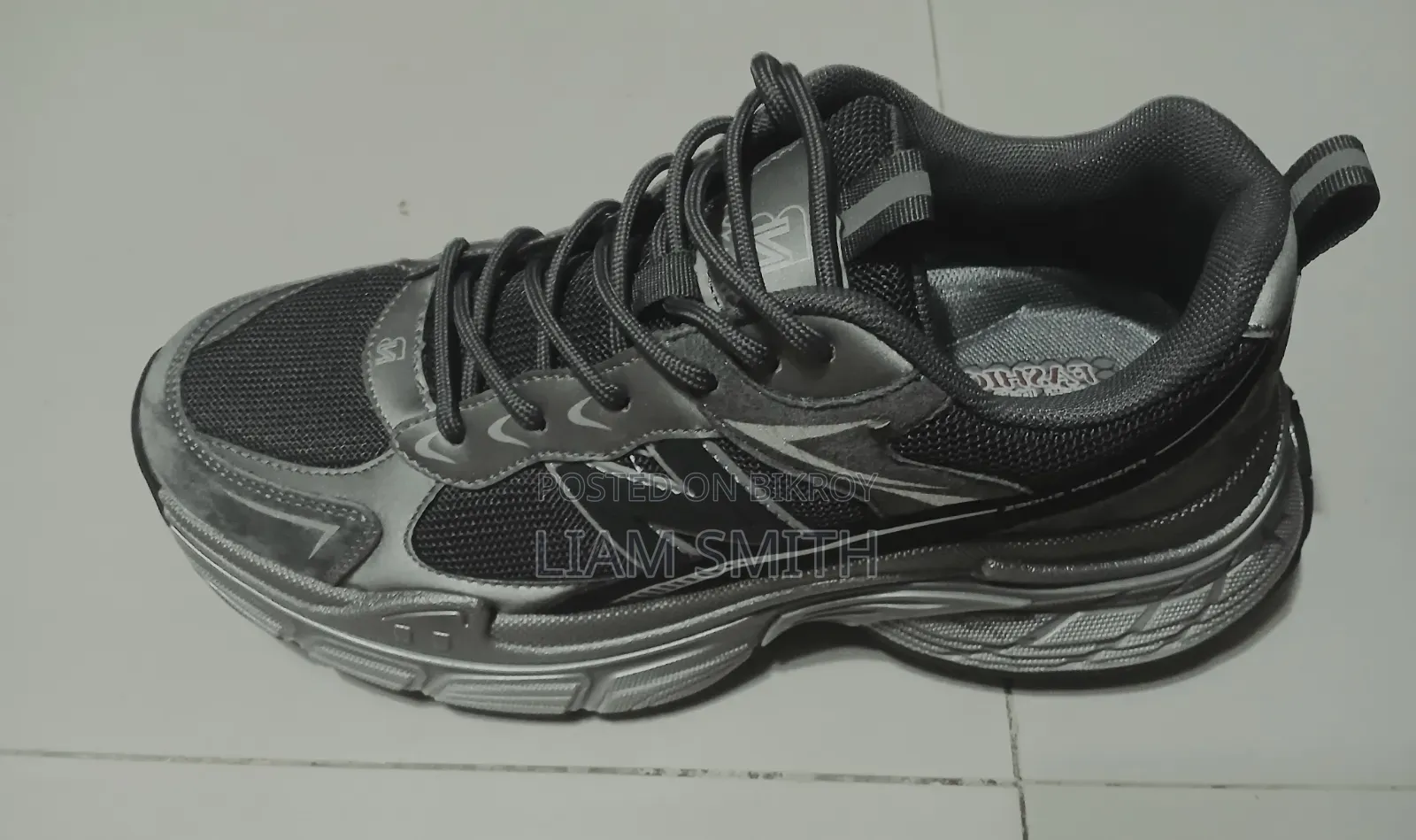 Men’S Retro "Y2k" Metallic Silver Running Shoes – Chunky Sneaker Style