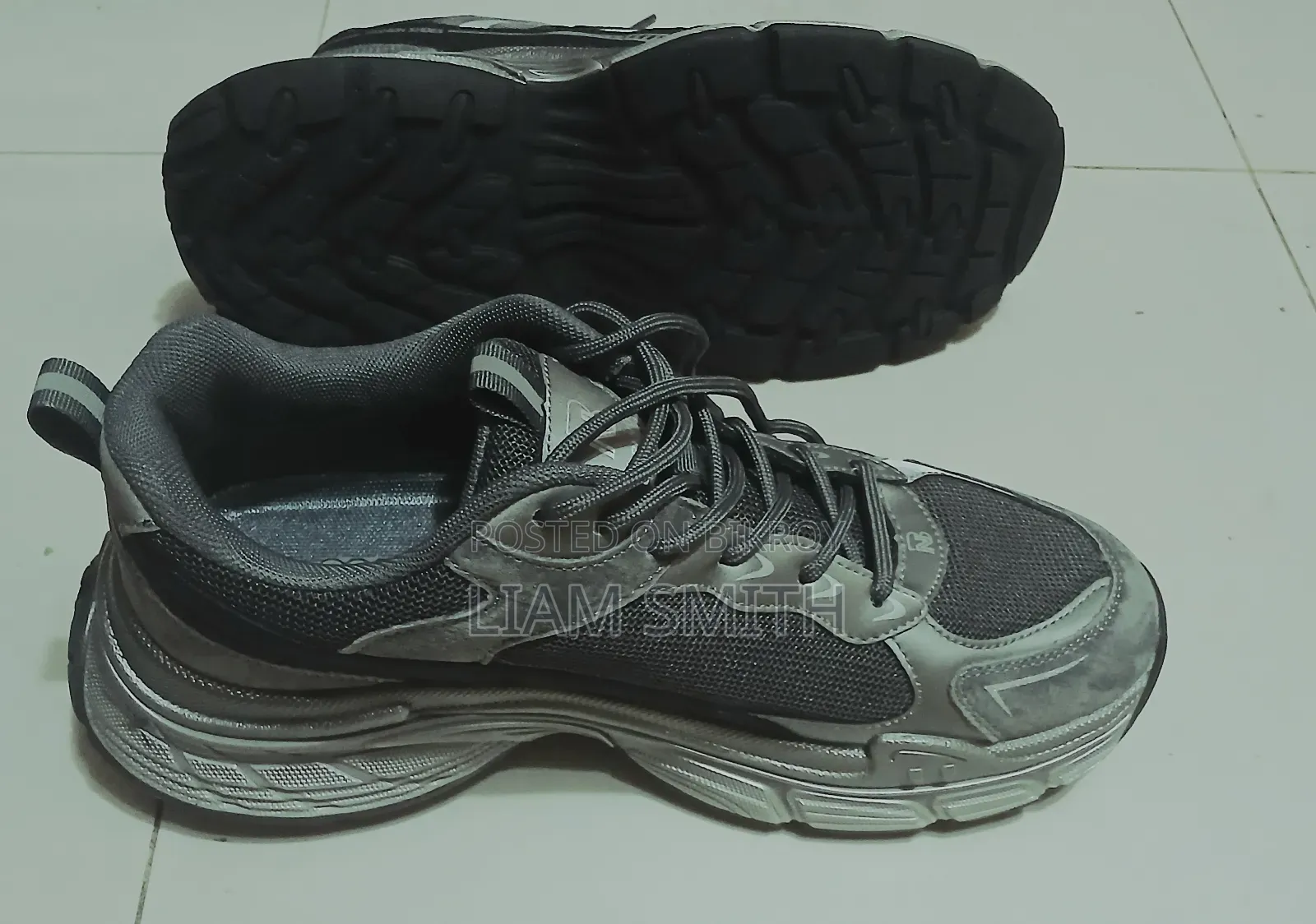 Men’S Retro "Y2k" Metallic Silver Running Shoes – Chunky Sneaker Style