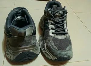 Men’S Retro "Y2k" Metallic Silver Running Shoes – Chunky Sneaker Style