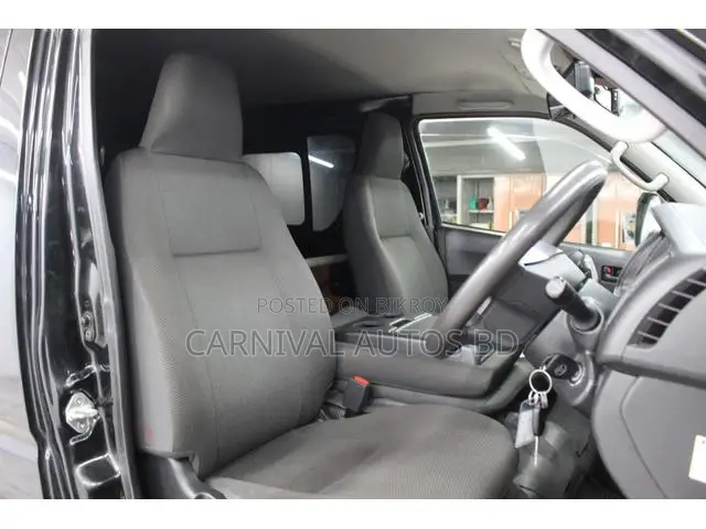Toyota HiAce 2021 Black