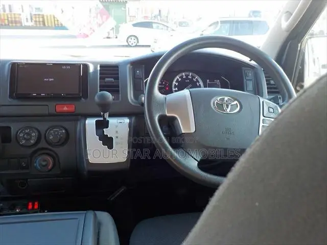 Toyota HiAce 2021 Silver