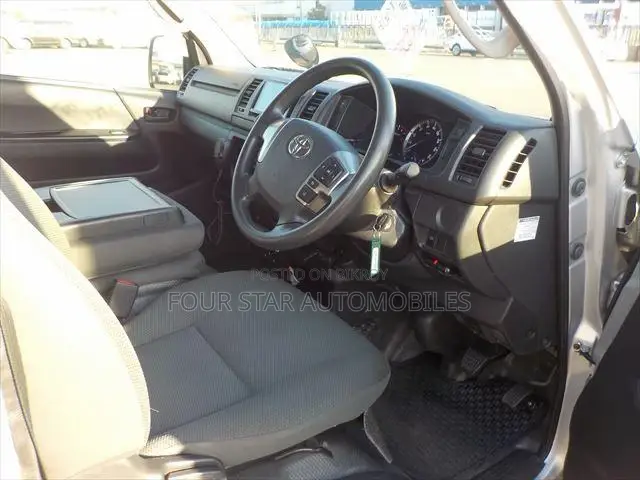 Toyota HiAce 2021 Silver