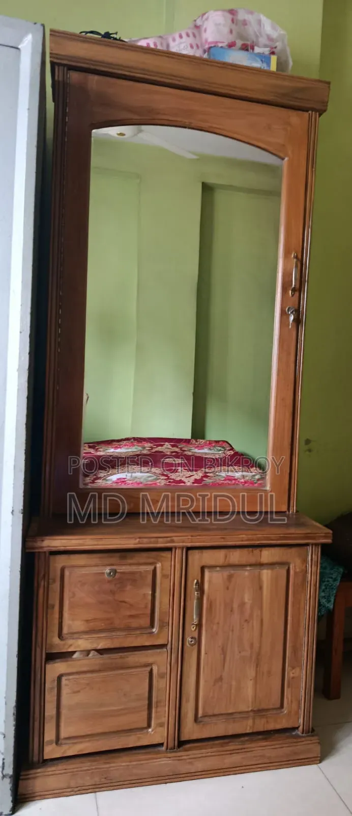 ড্রেসিং টেবিল