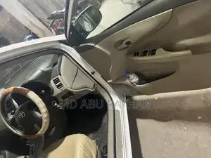 টয়োটা এক্সিও ২০১০ হোয়াইট