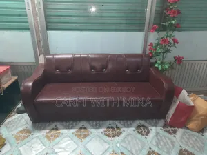 তিন জন বসার সোফা