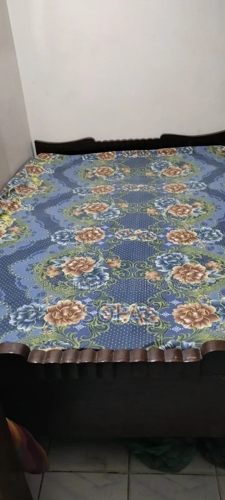 5'7 Bed with Mattress and Quilt for Sale.