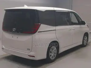 টয়োটা নোয়া ২০২২ পার্ল