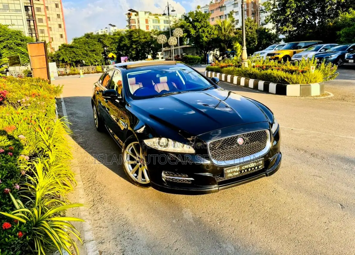 Jaguar XJ 2016 Black