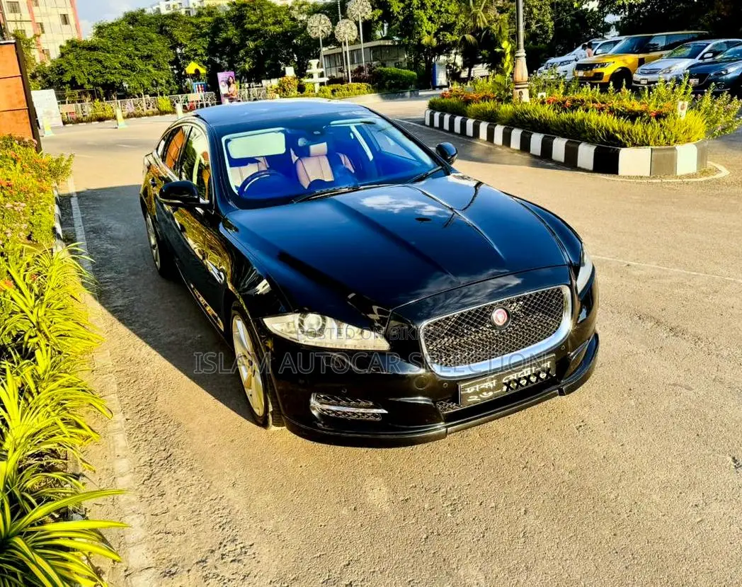 Jaguar XJ 2016 Black