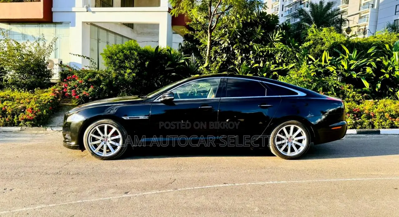 Jaguar XJ 2016 Black