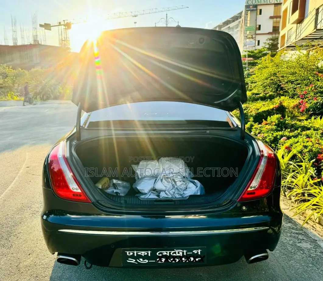 Jaguar XJ 2016 Black