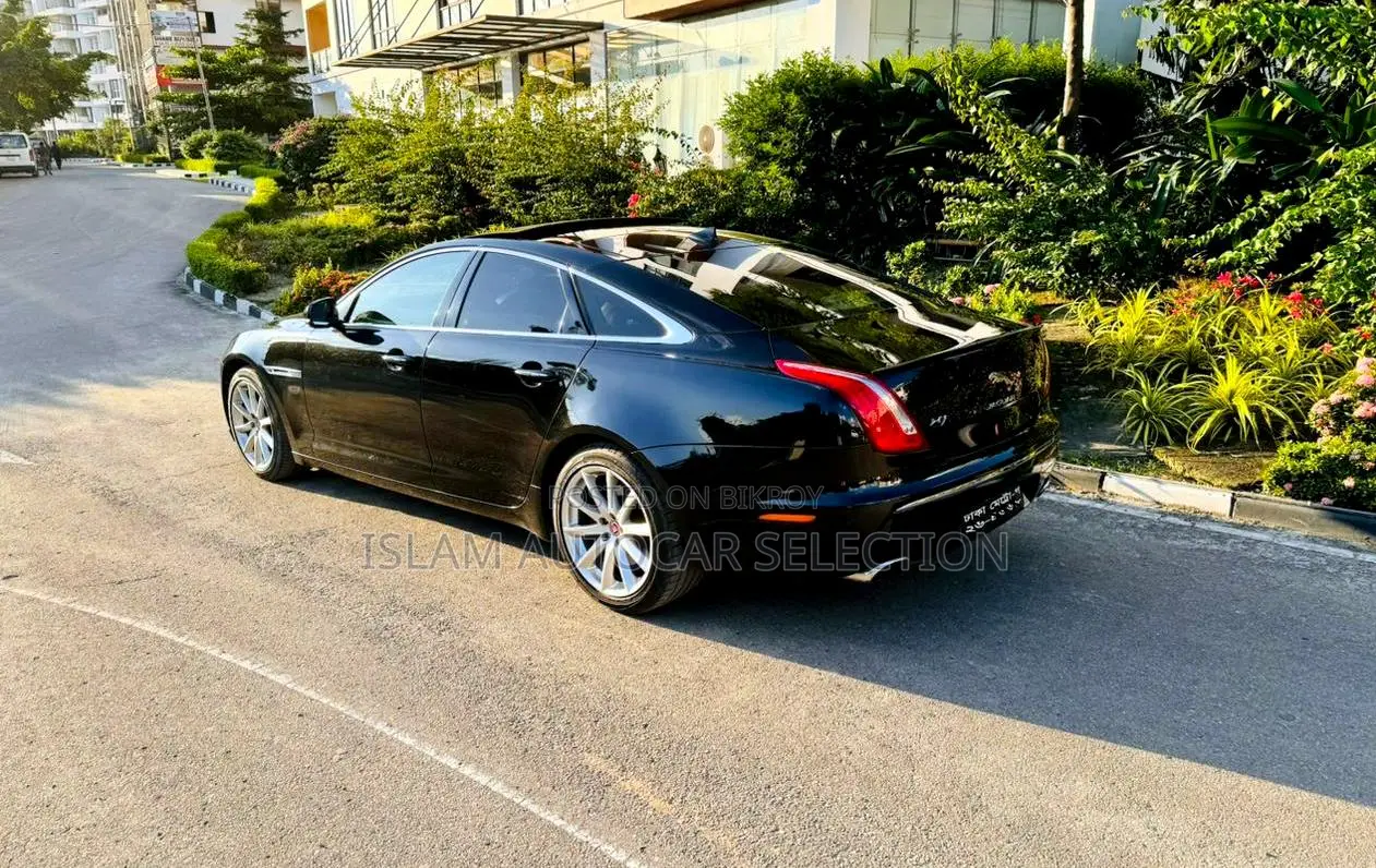 Jaguar XJ 2016 Black