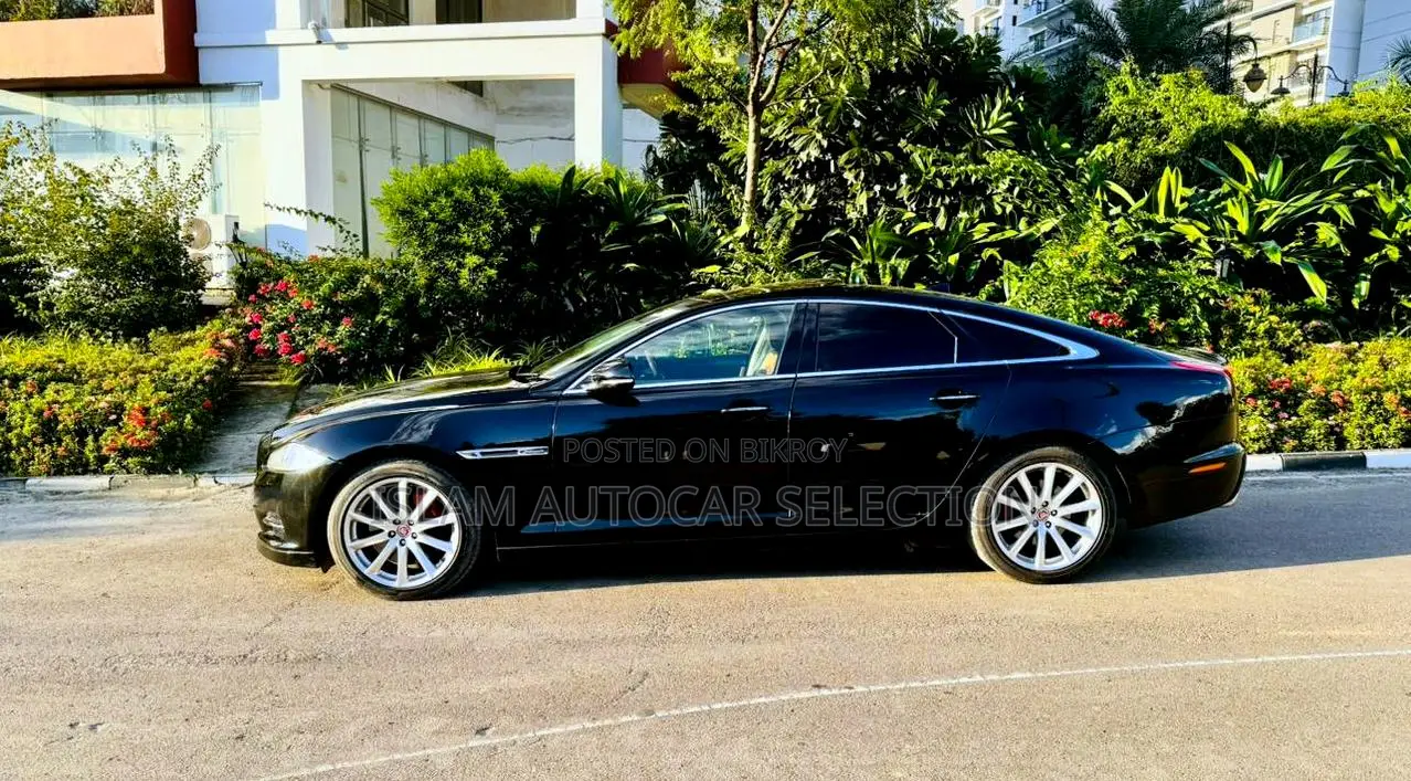 Jaguar XJ 2016 Black