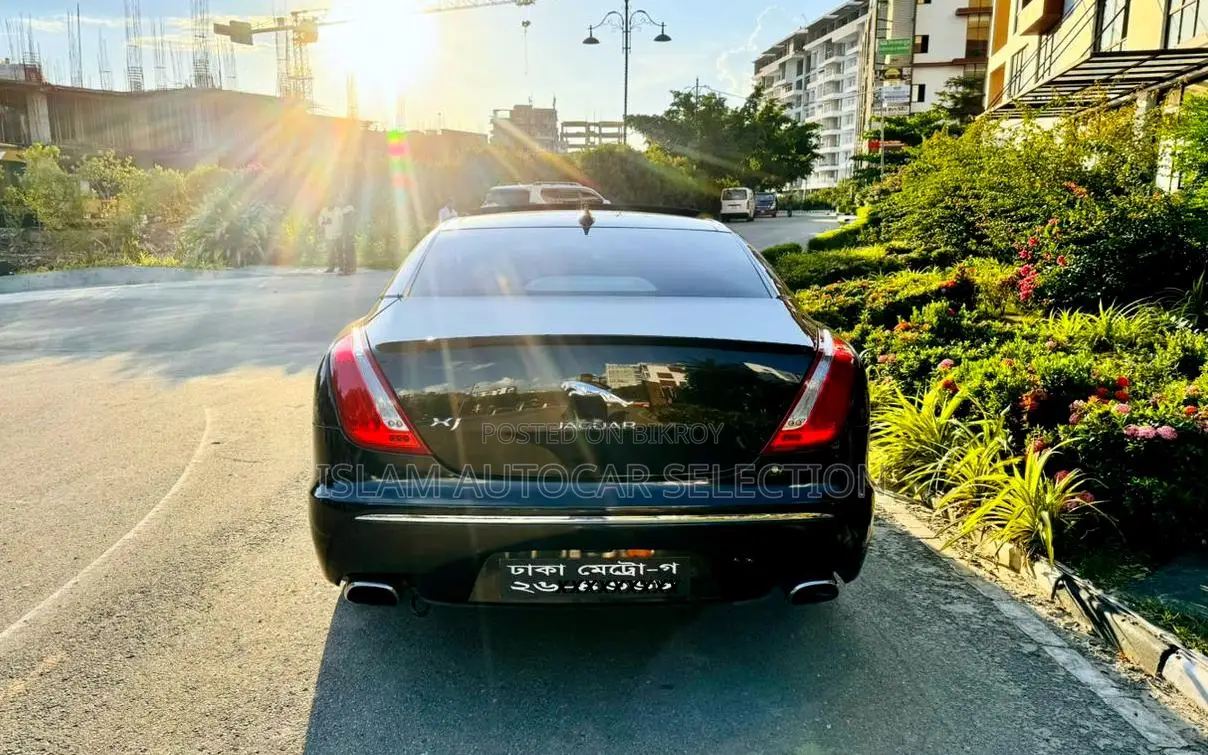 Jaguar XJ 2016 Black