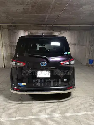Toyota Sienta 2018 Purple