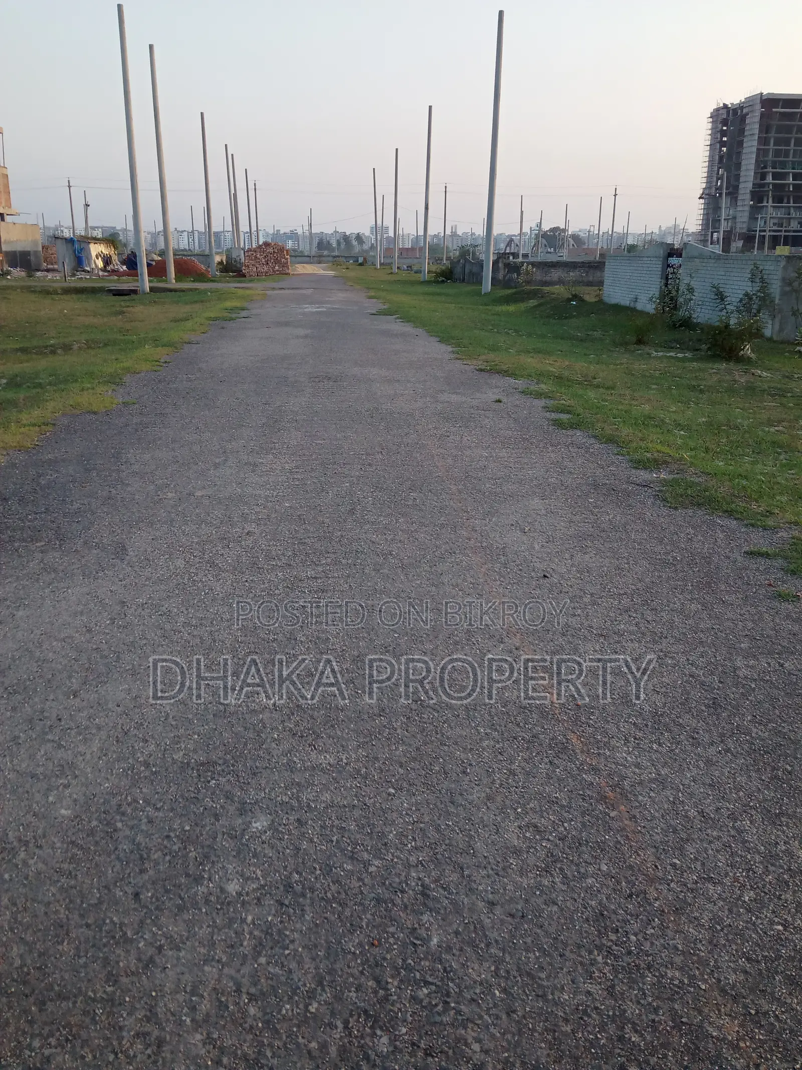 5 Katha North-Facing Land Near 300ft Road, Sector 7