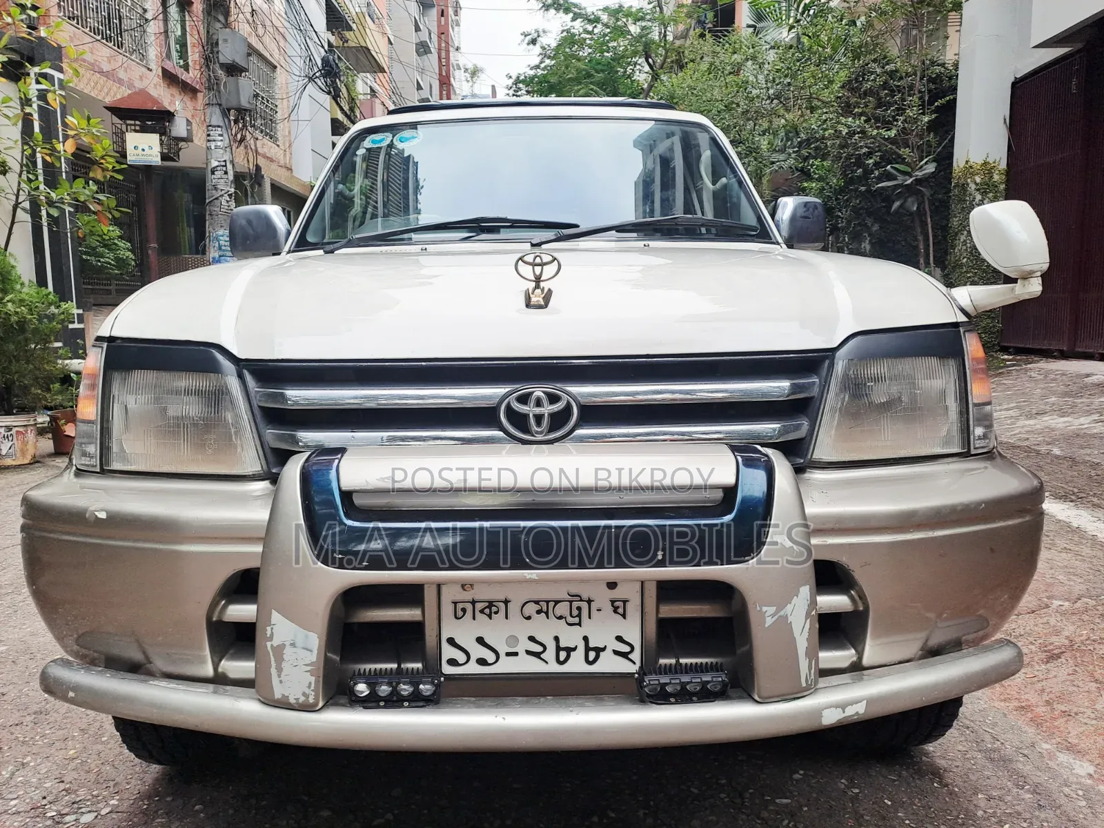 Toyota Land Cruiser 2000 White