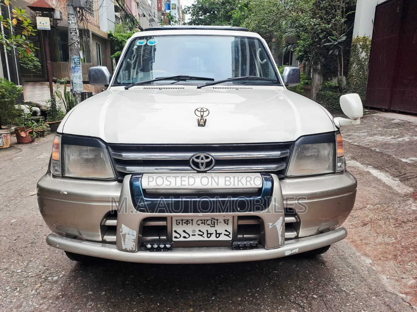 Toyota Land Cruiser 2000 White