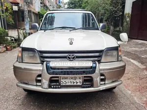 Toyota Land Cruiser 2000 White