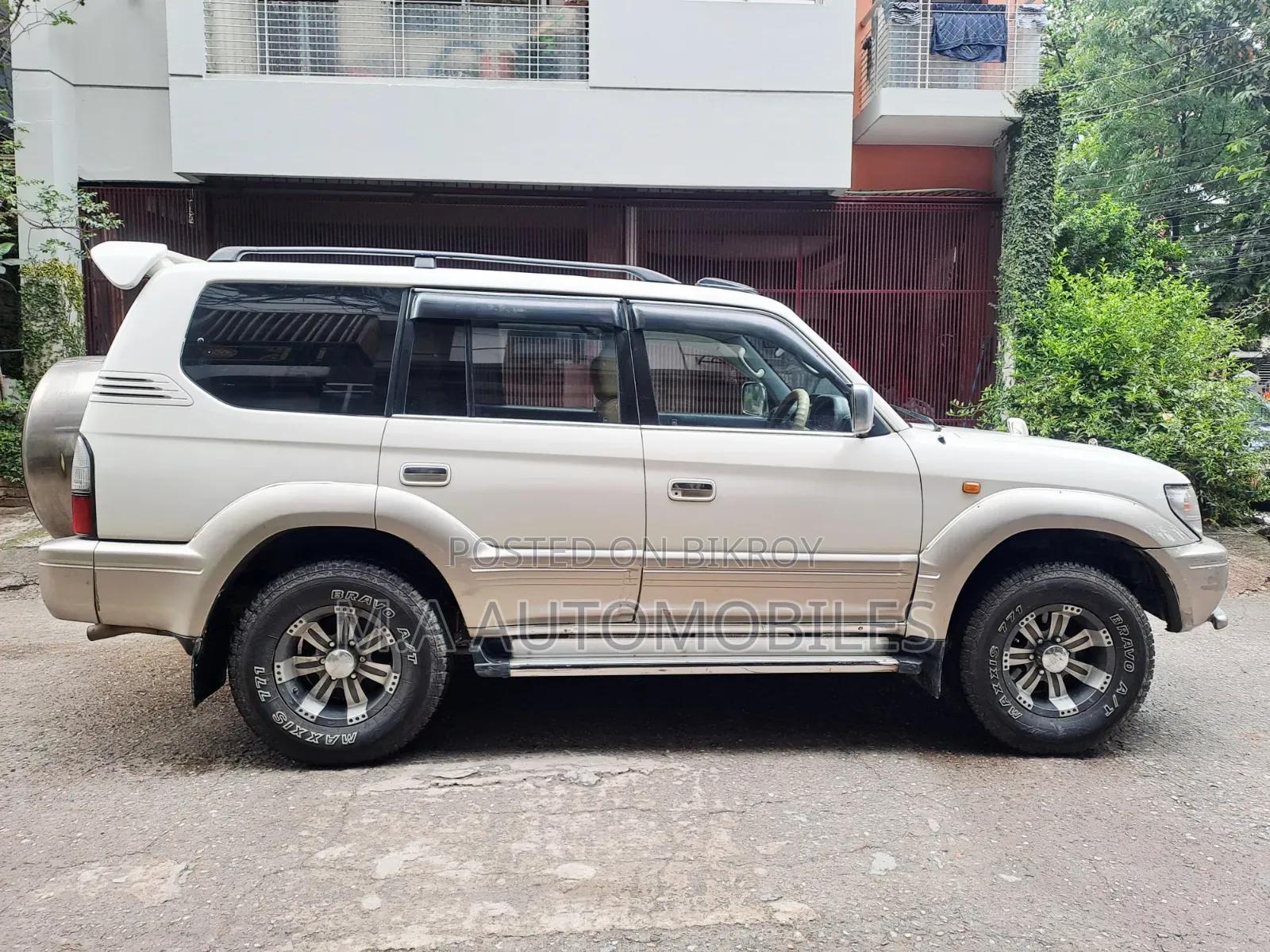 Toyota Land Cruiser 2000 White
