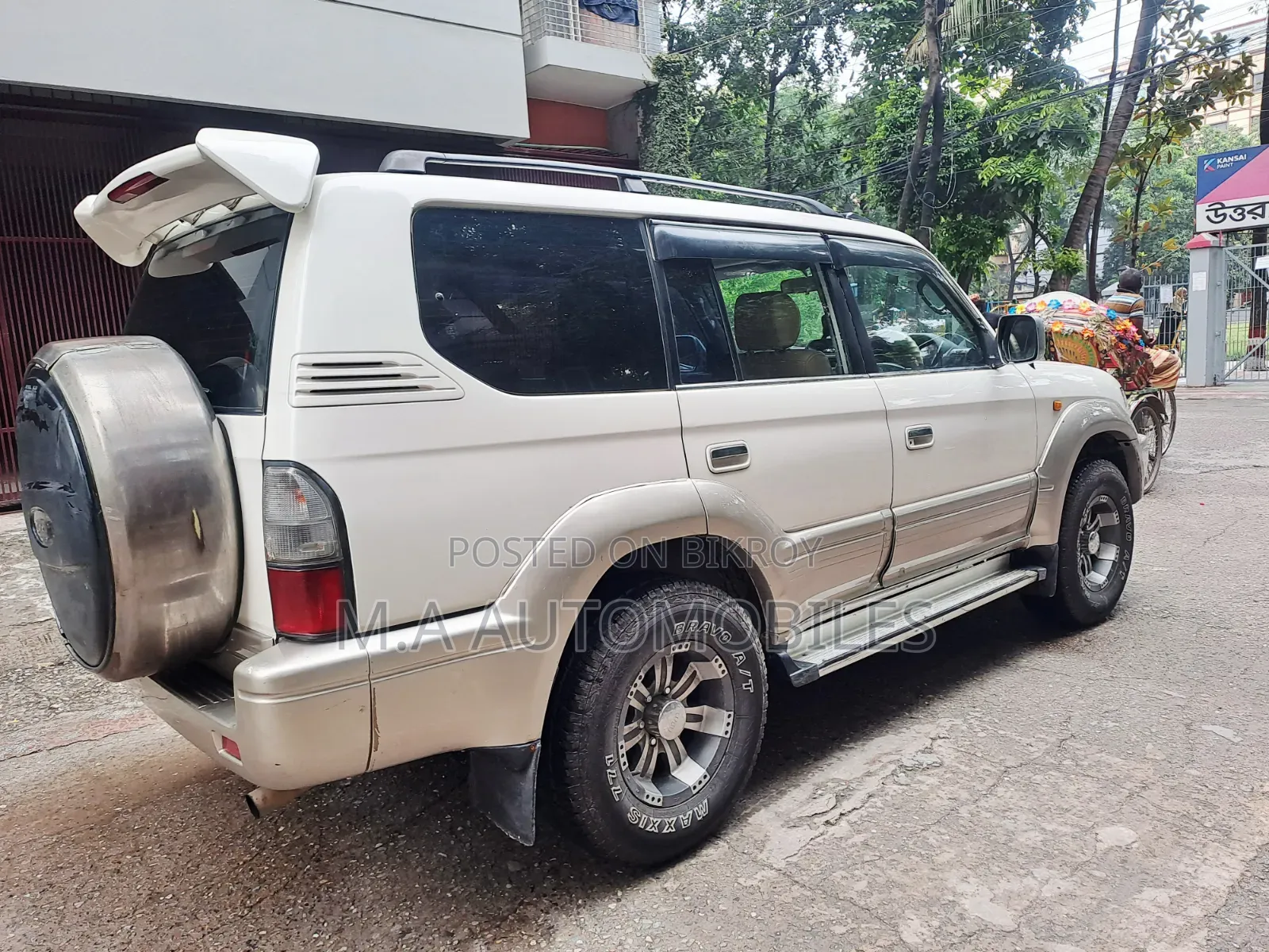 Toyota Land Cruiser 2000 White