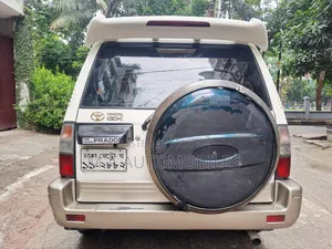 Toyota Land Cruiser 2000 White