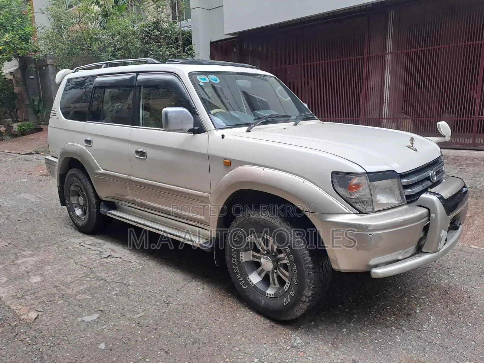 Toyota Land Cruiser 2000 White