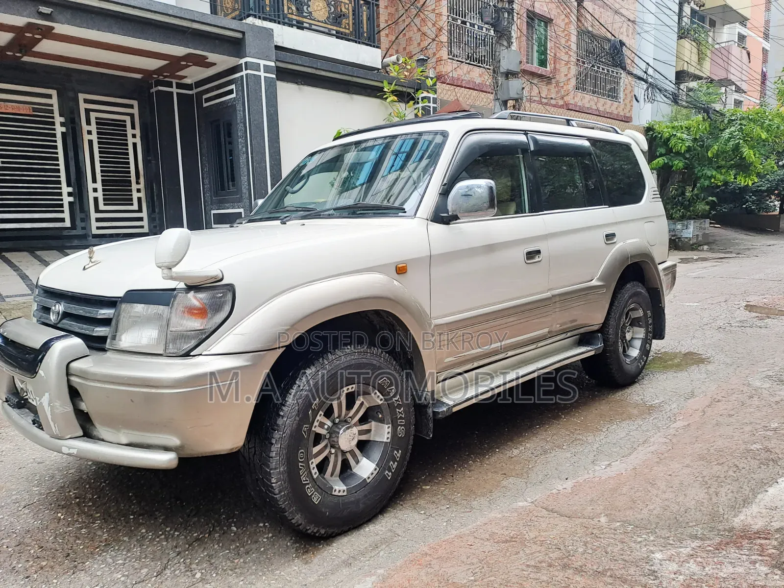 Toyota Land Cruiser 2000 White