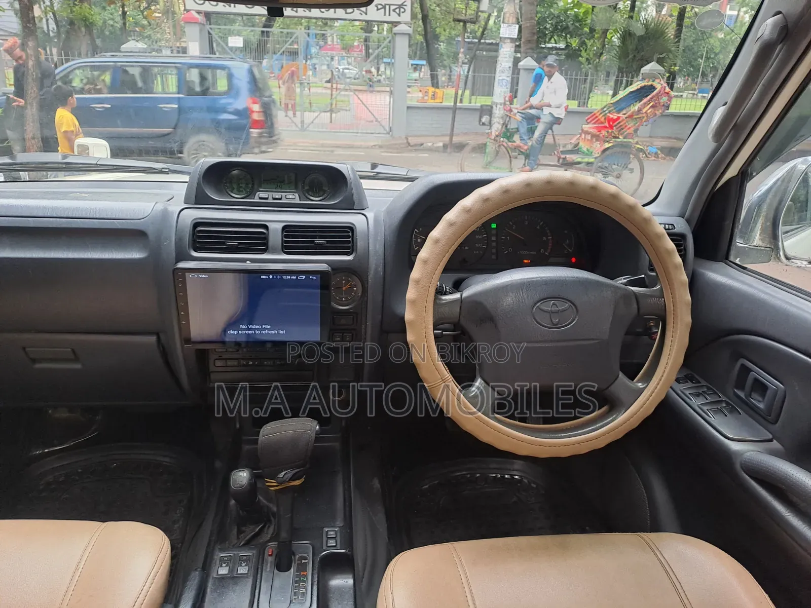 Toyota Land Cruiser 2000 White