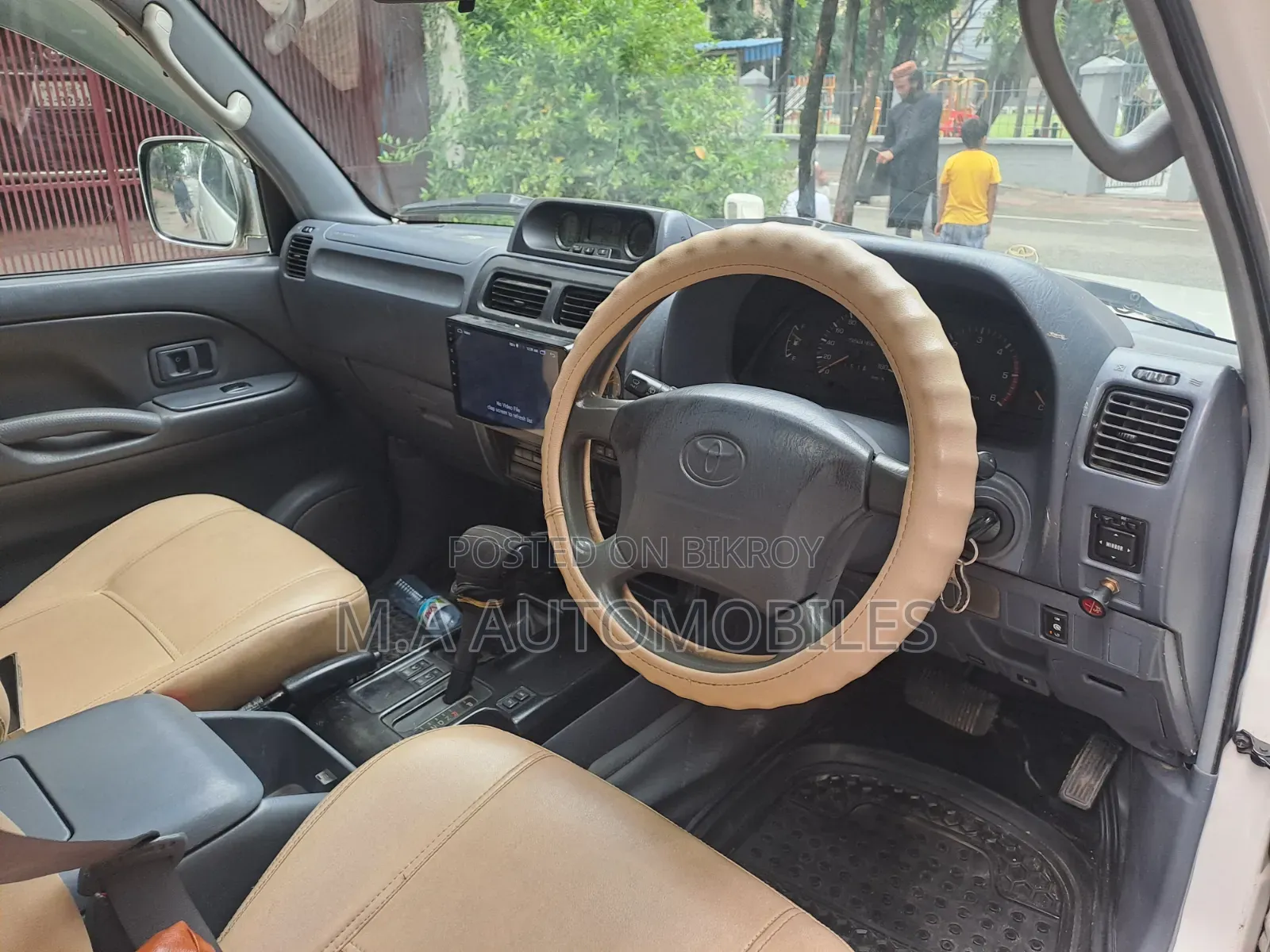 Toyota Land Cruiser 2000 White
