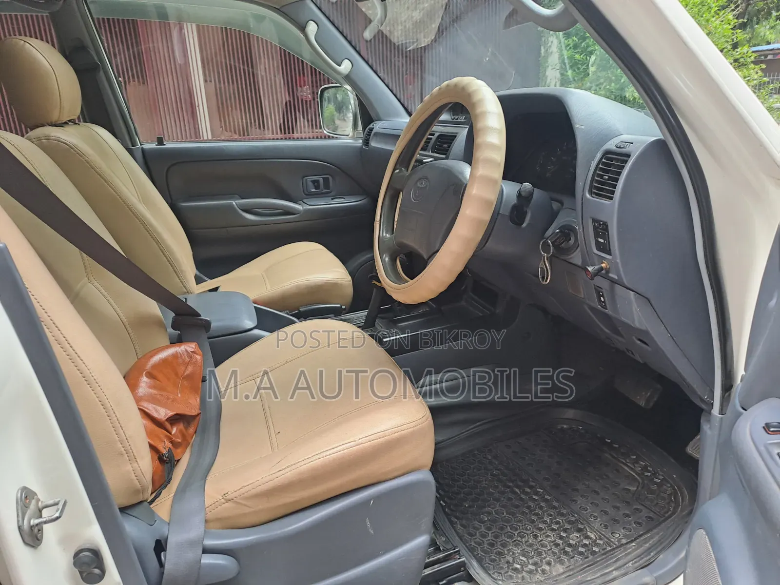 Toyota Land Cruiser 2000 White