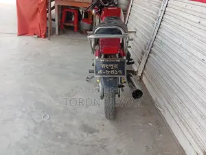 Honda 2004 Red