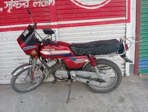 Honda 2004 Red