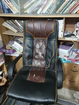অফিসের আসবাবপত্র ।