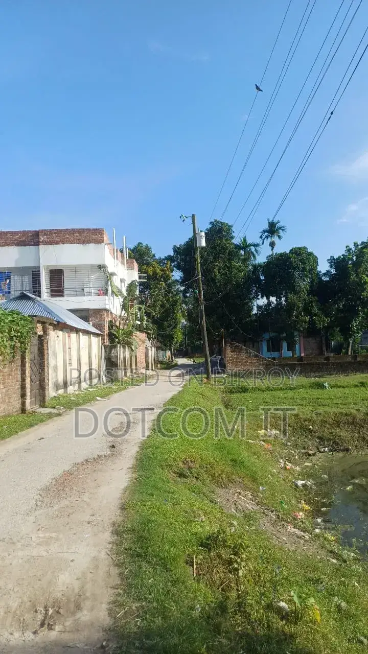 রাস্তার সাথে ১২ শতাংশ জমি বিক্রি হবে