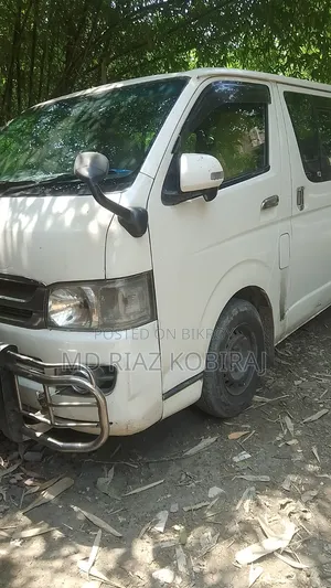Toyota HiAce 220 2007 White