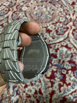 এই ঘড়িটি বিক্রি হচ্ছে, এটি সম্পূর্ণ নতুন, দাম জানতে ডিএম করুন